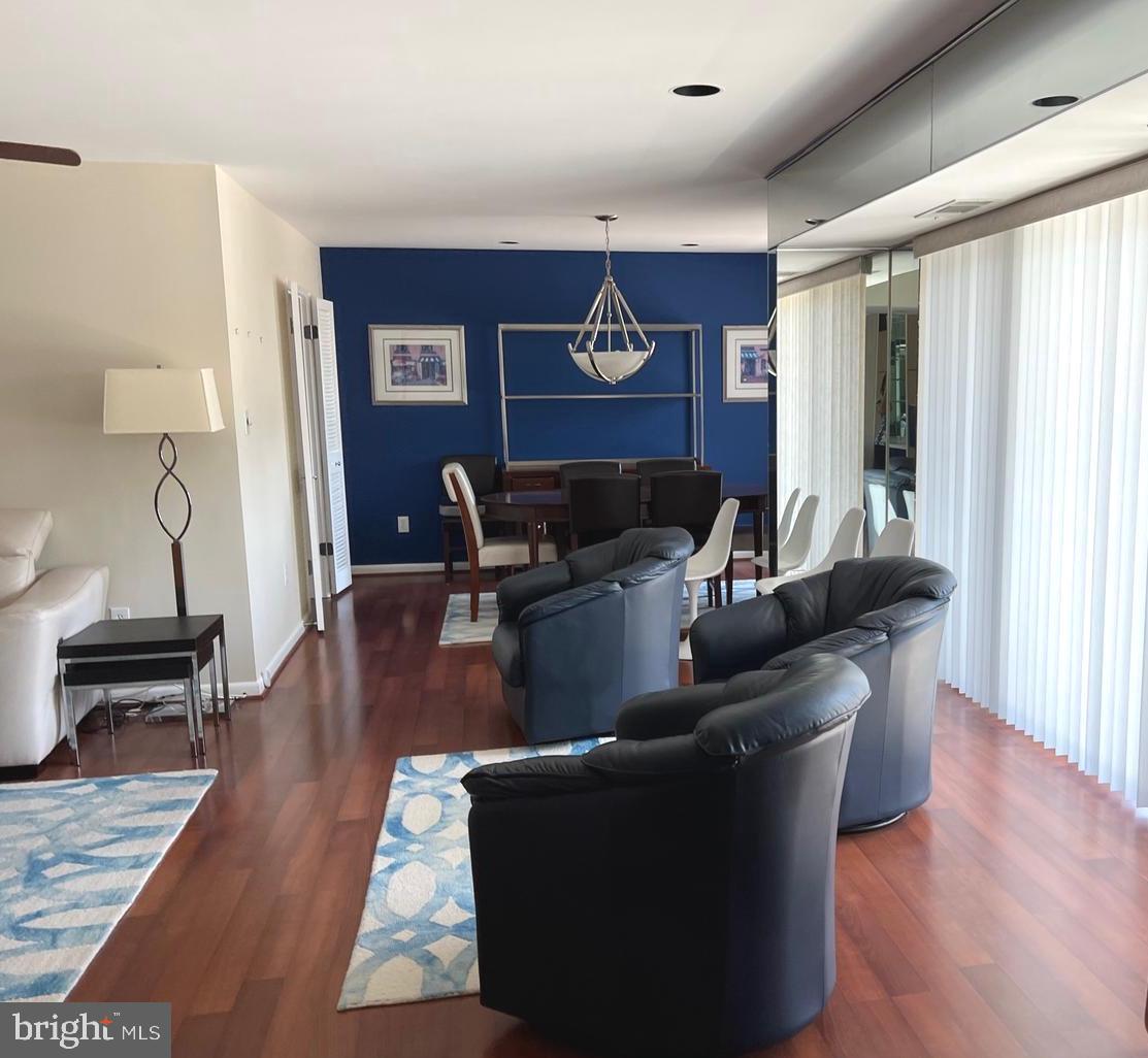 SUBURBAN OAKS - Residential