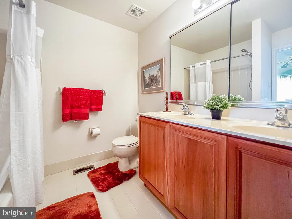 LANTERN HILL - Residential