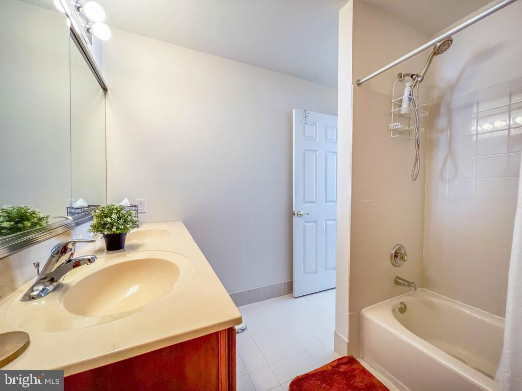 LANTERN HILL - Residential