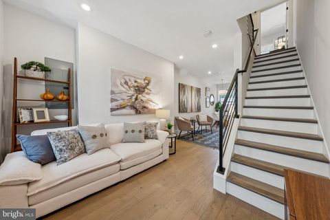 251 14TH PLACE NE WASHINGTON DC 20002