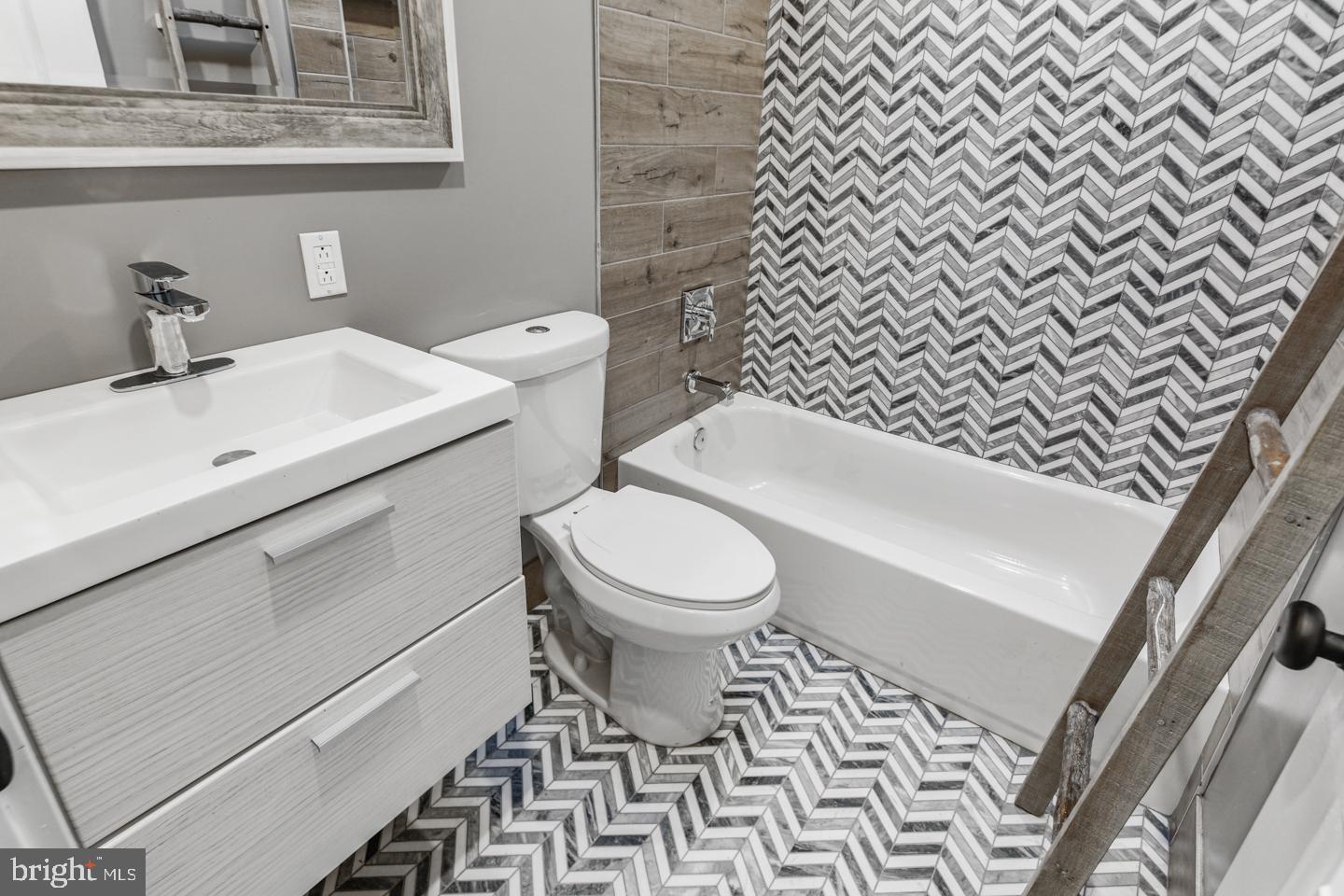 MANTUA - Residential