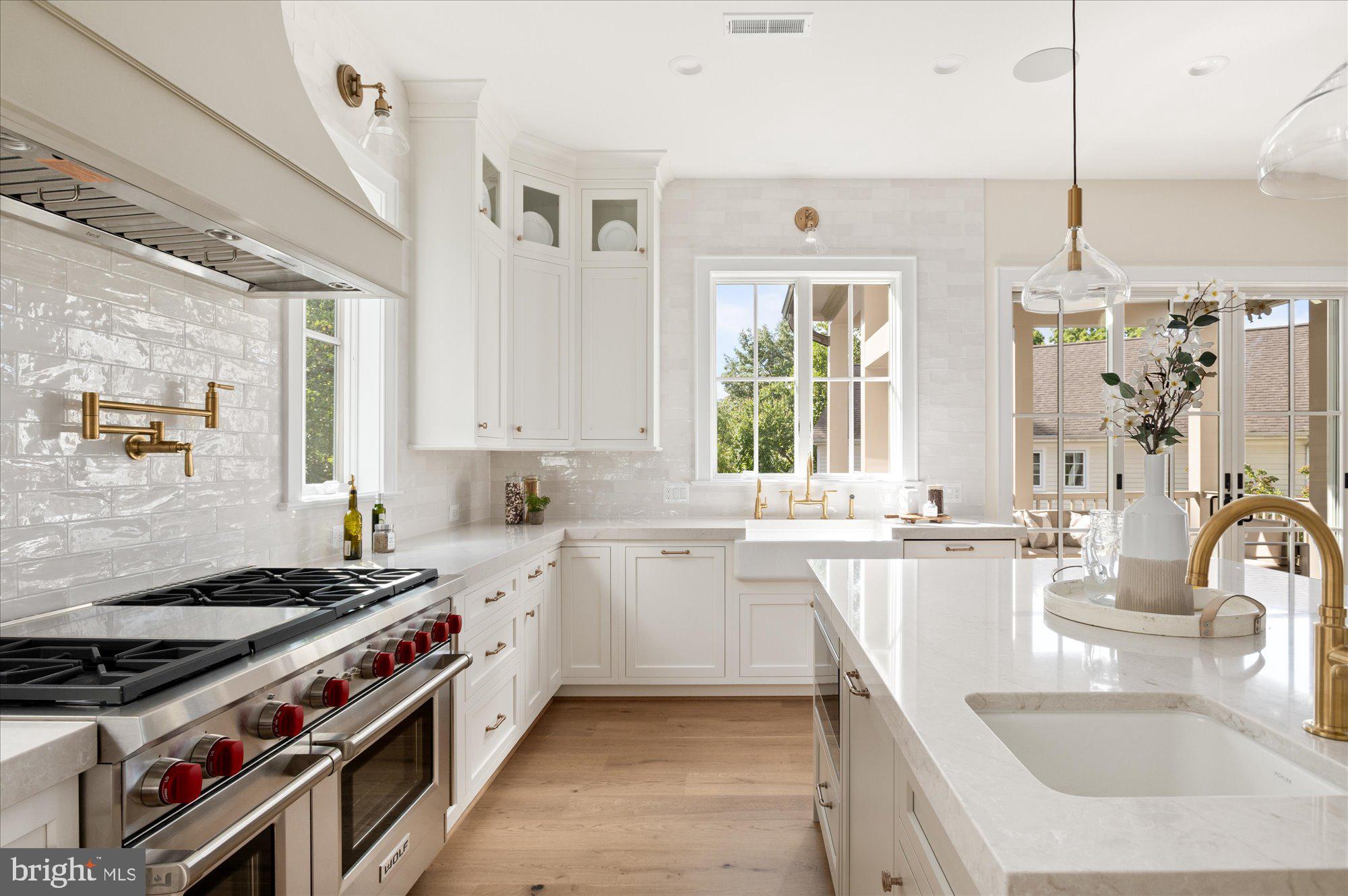 COUNTRY CLUB HILLS - Residential