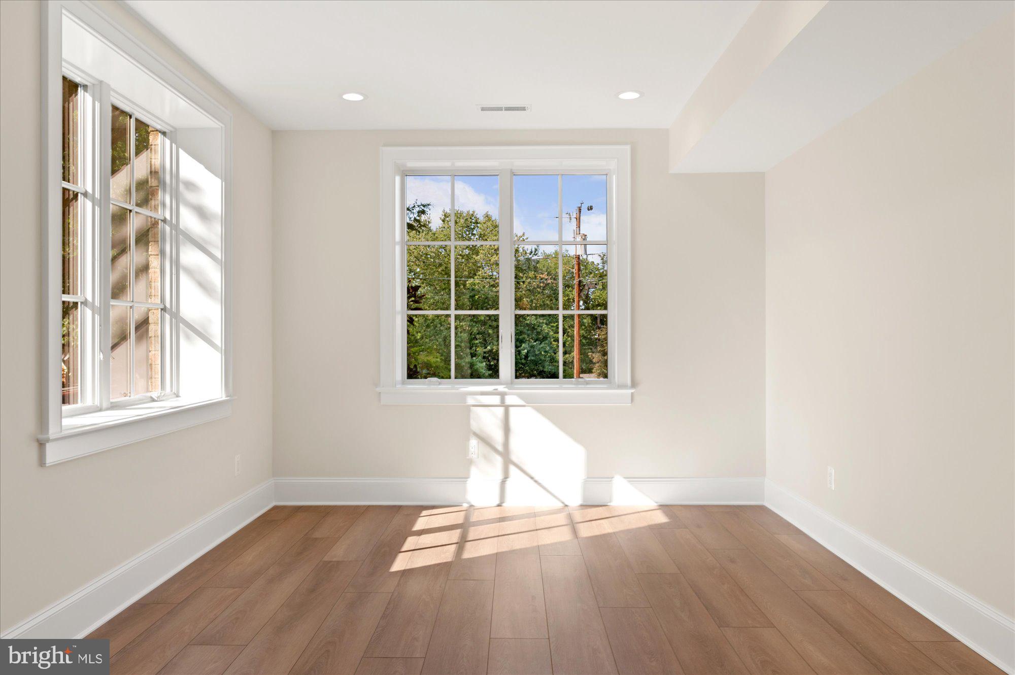 COUNTRY CLUB HILLS - Residential