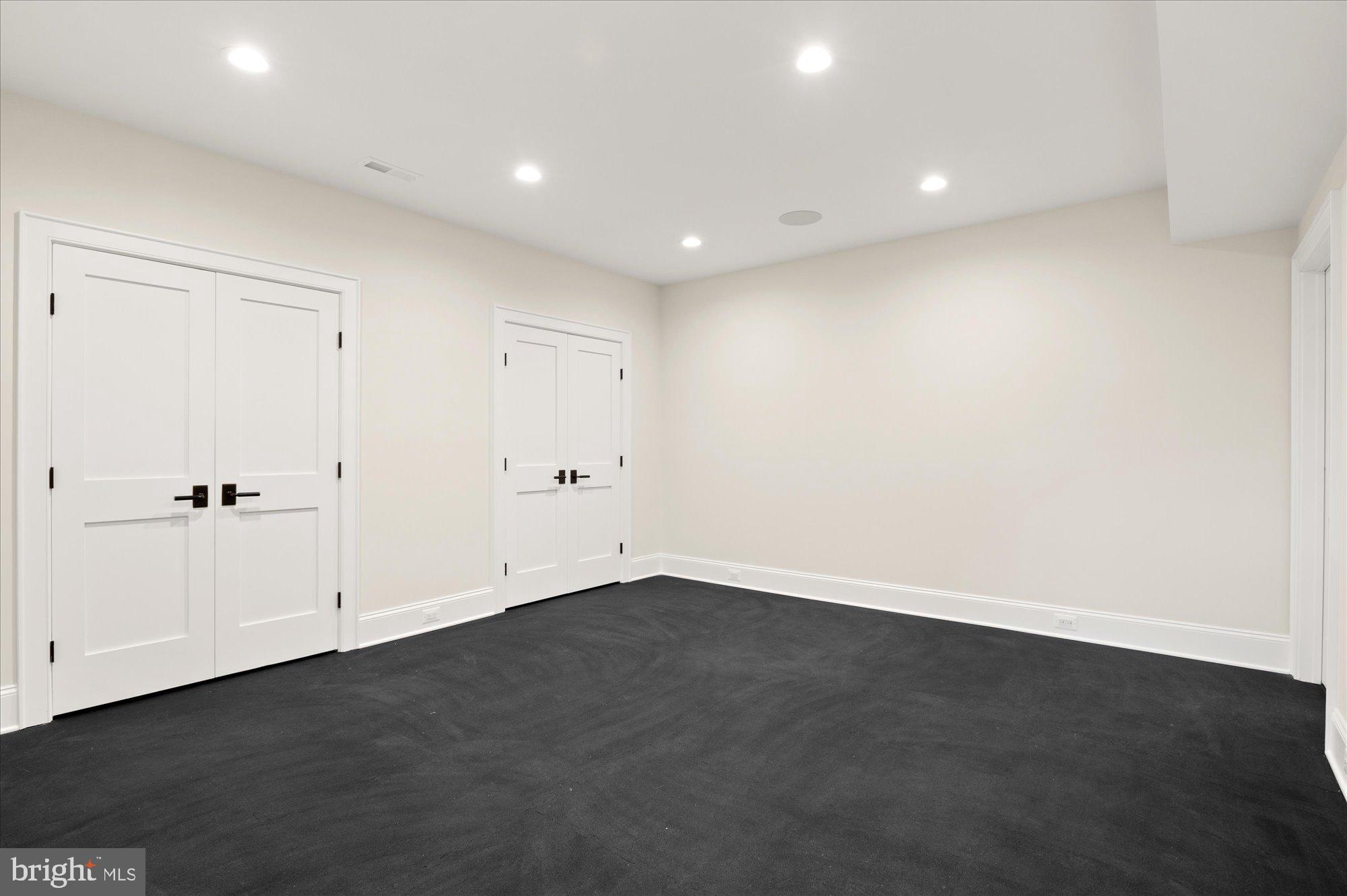 COUNTRY CLUB HILLS - Residential