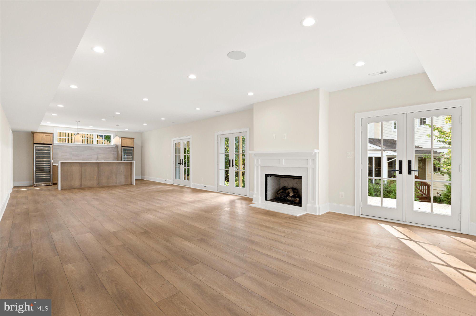 COUNTRY CLUB HILLS - Residential