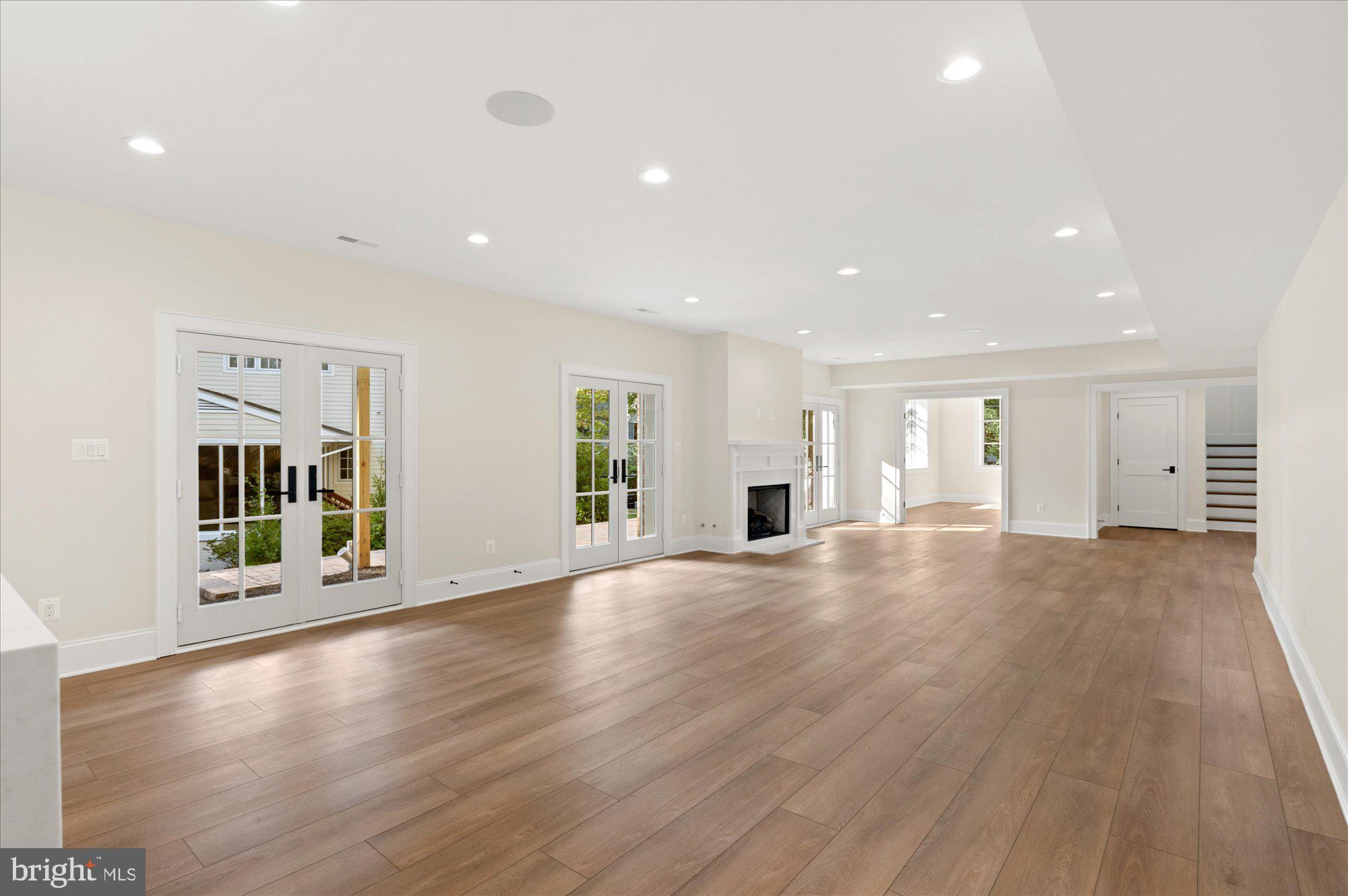 COUNTRY CLUB HILLS - Residential