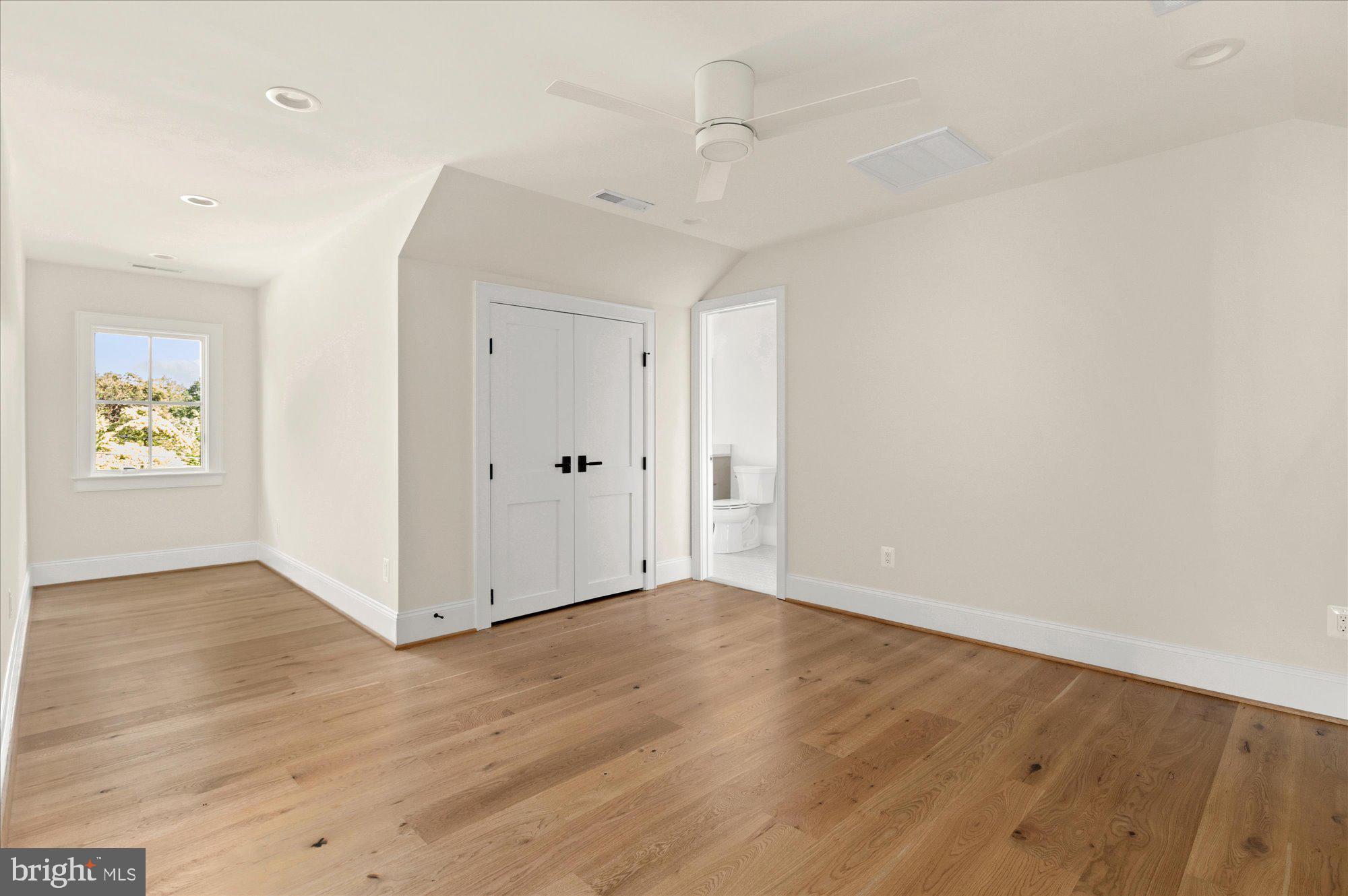 COUNTRY CLUB HILLS - Residential