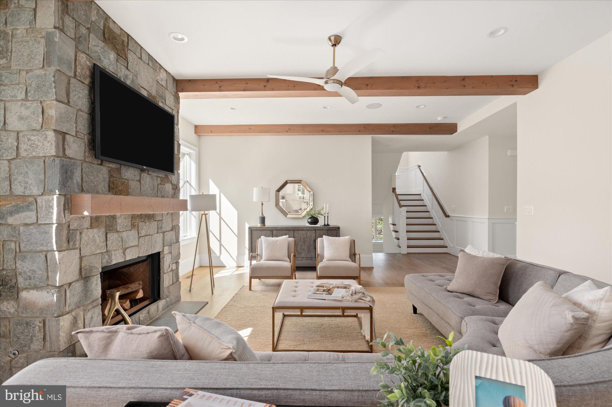 COUNTRY CLUB HILLS - Residential