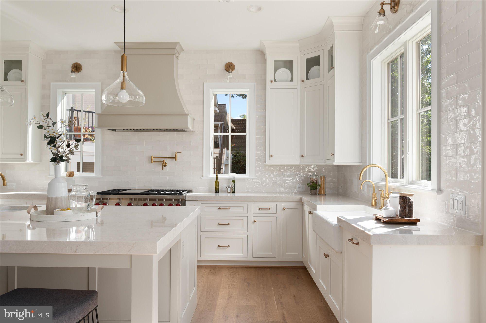 COUNTRY CLUB HILLS - Residential