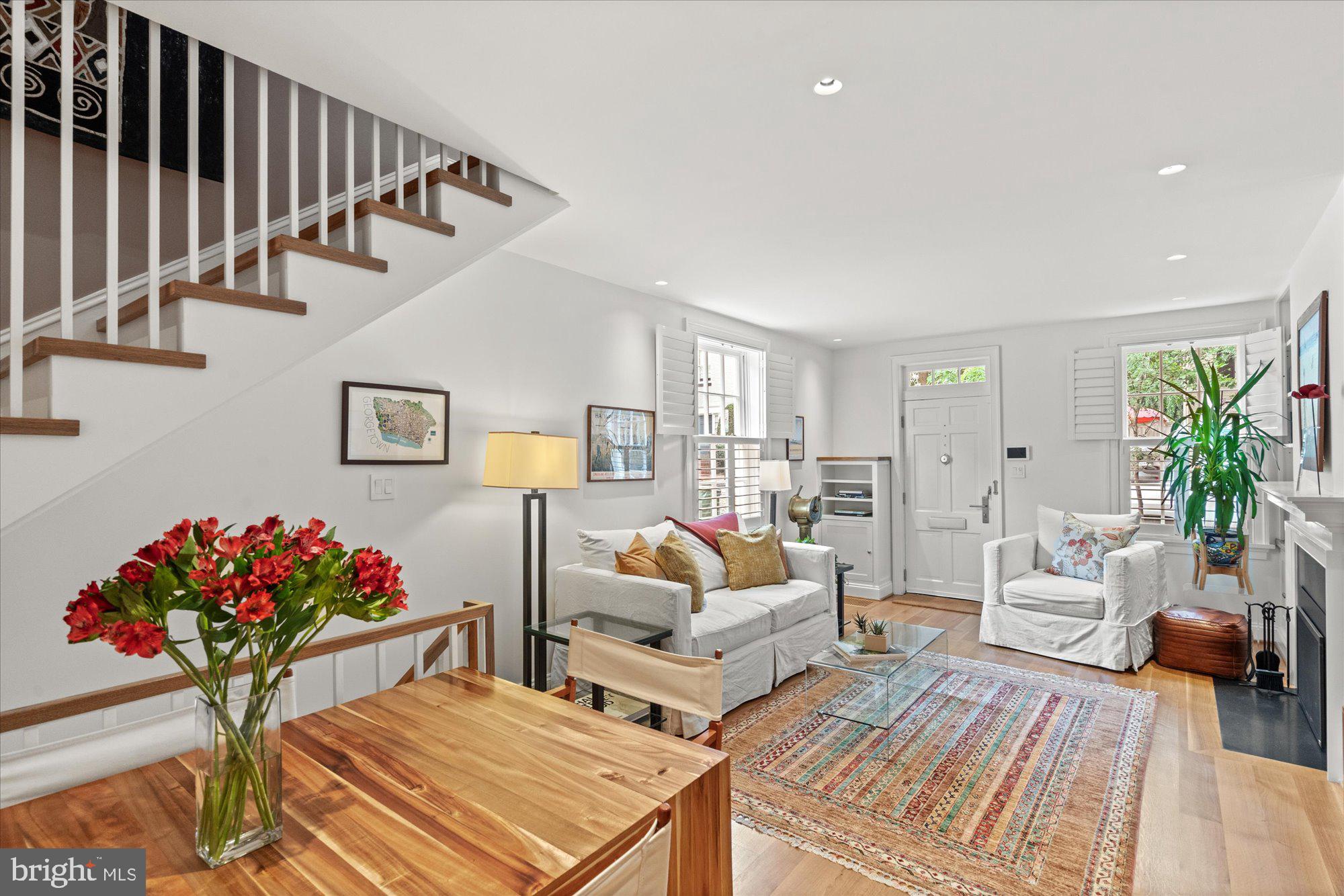3274 P ST. NW