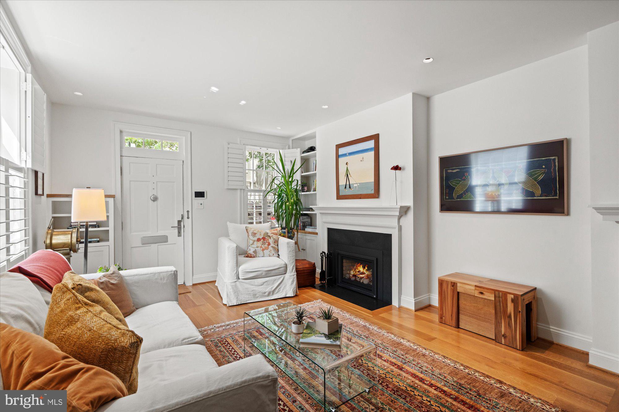 3274 P ST. NW