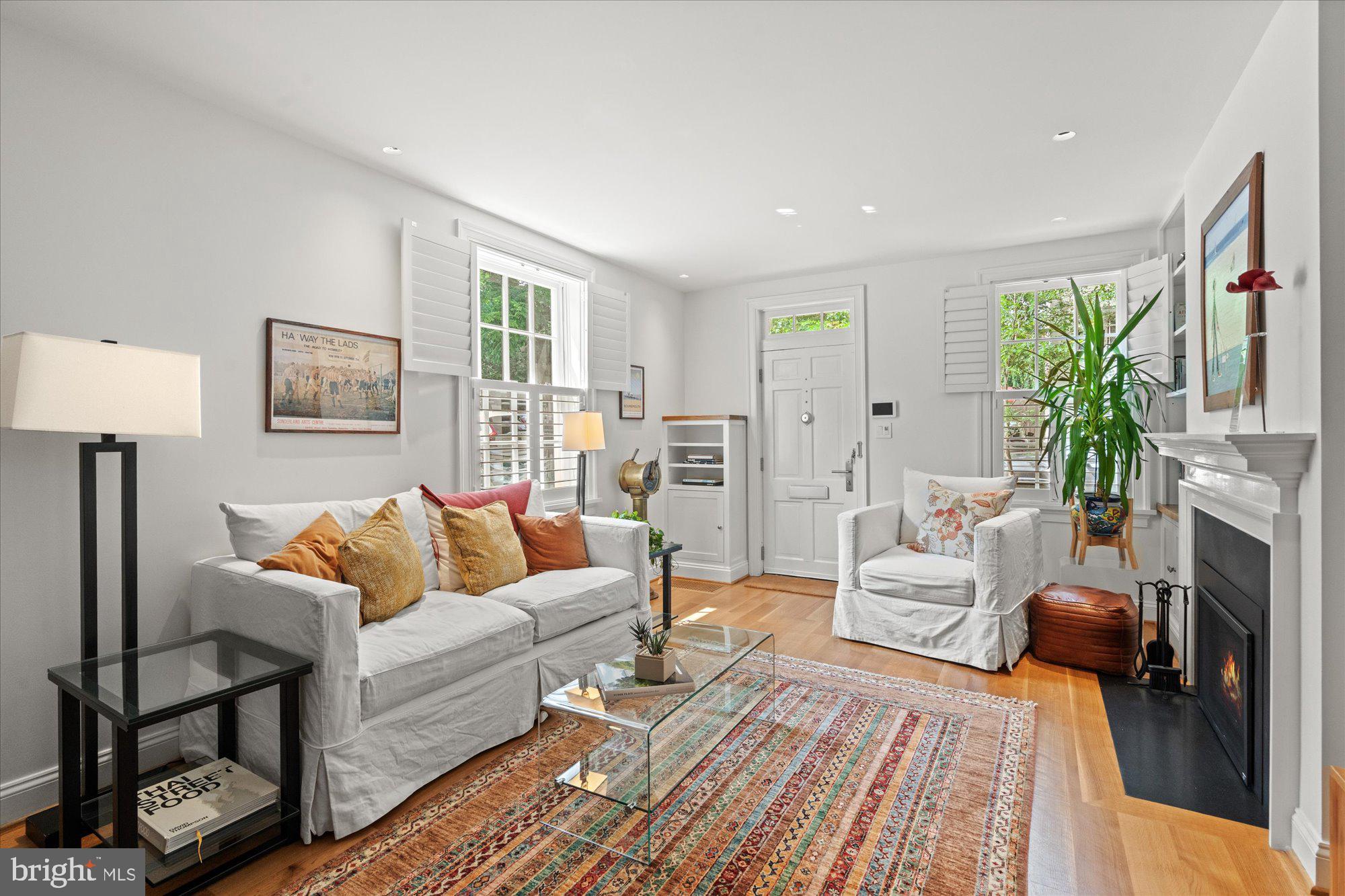 3274 P ST. NW