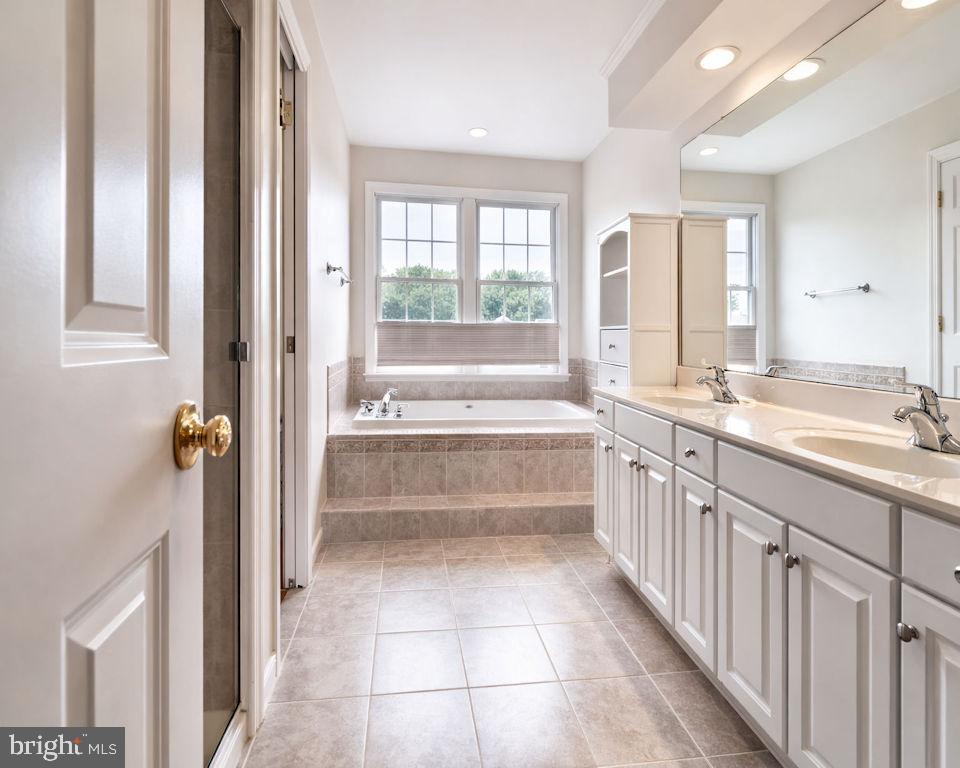 OVERLOOK - Residential Lease