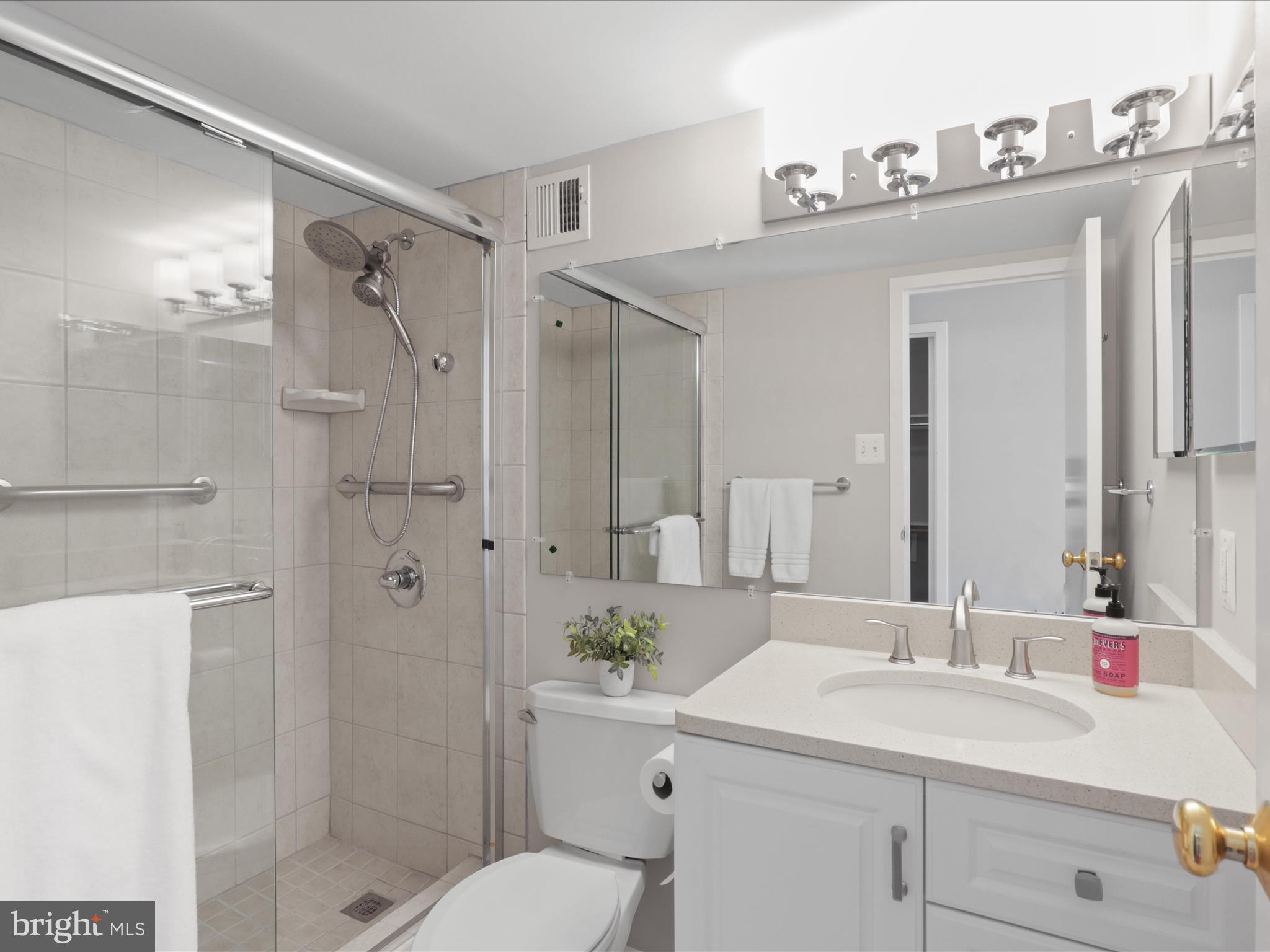 MCLEAN HOUSE - Residential