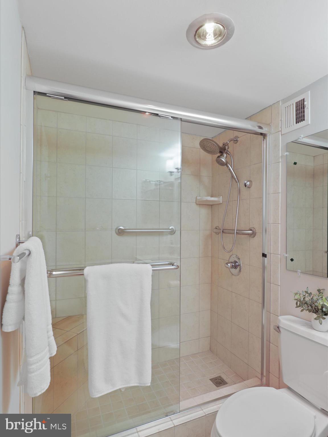 MCLEAN HOUSE - Residential