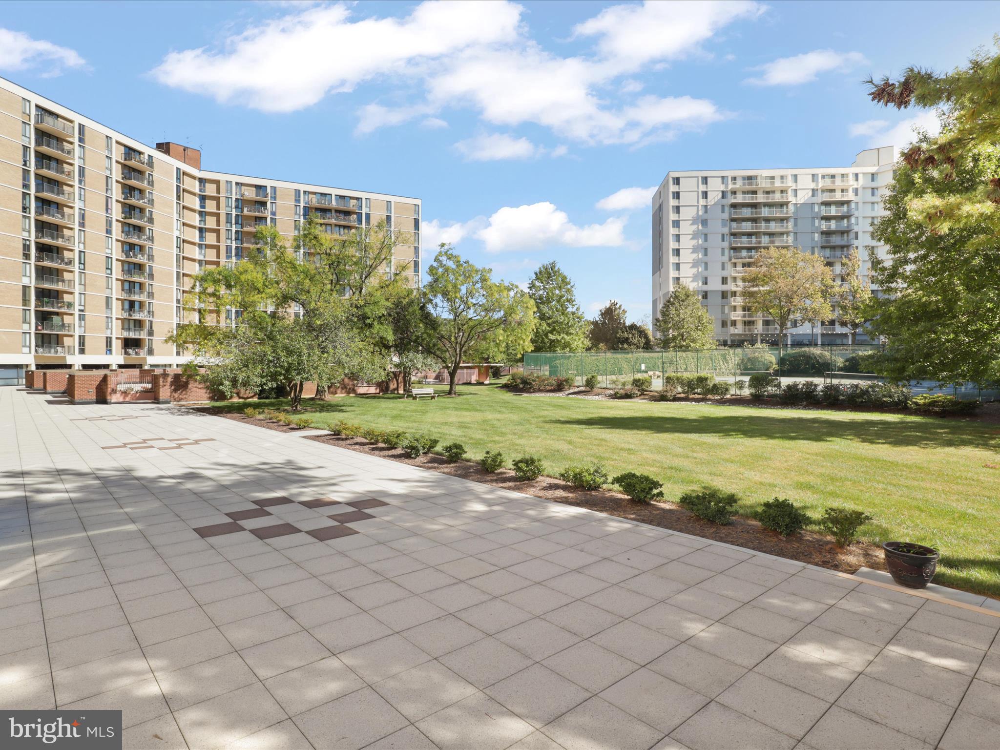 MCLEAN HOUSE - Residential