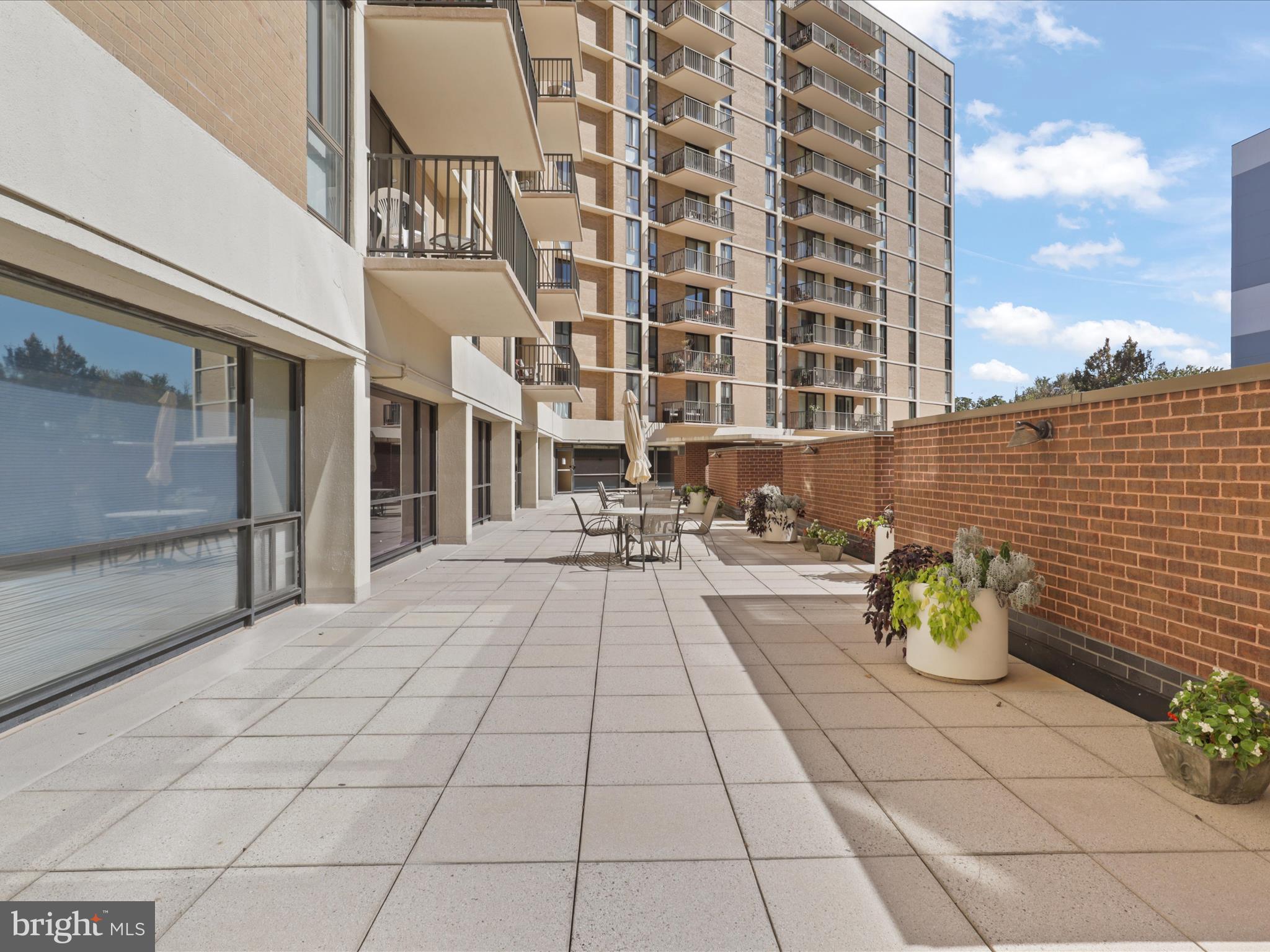 MCLEAN HOUSE - Residential