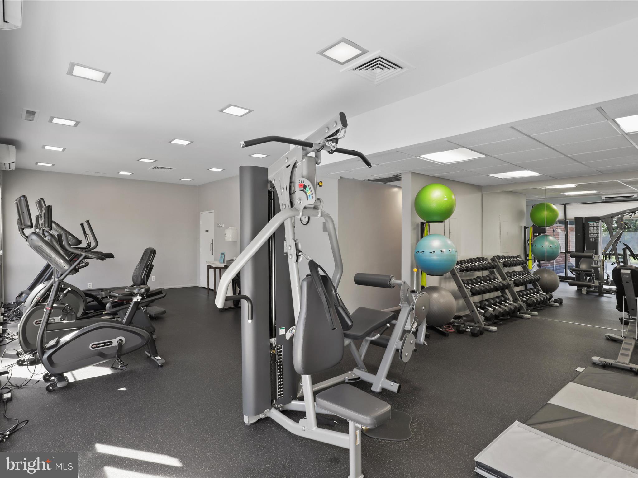 MCLEAN HOUSE - Residential