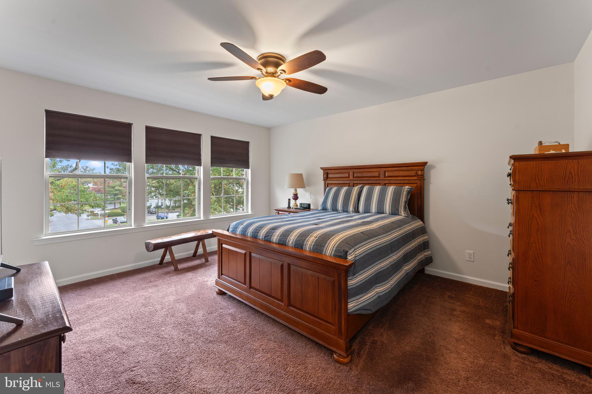 TALL OAKS - Residential