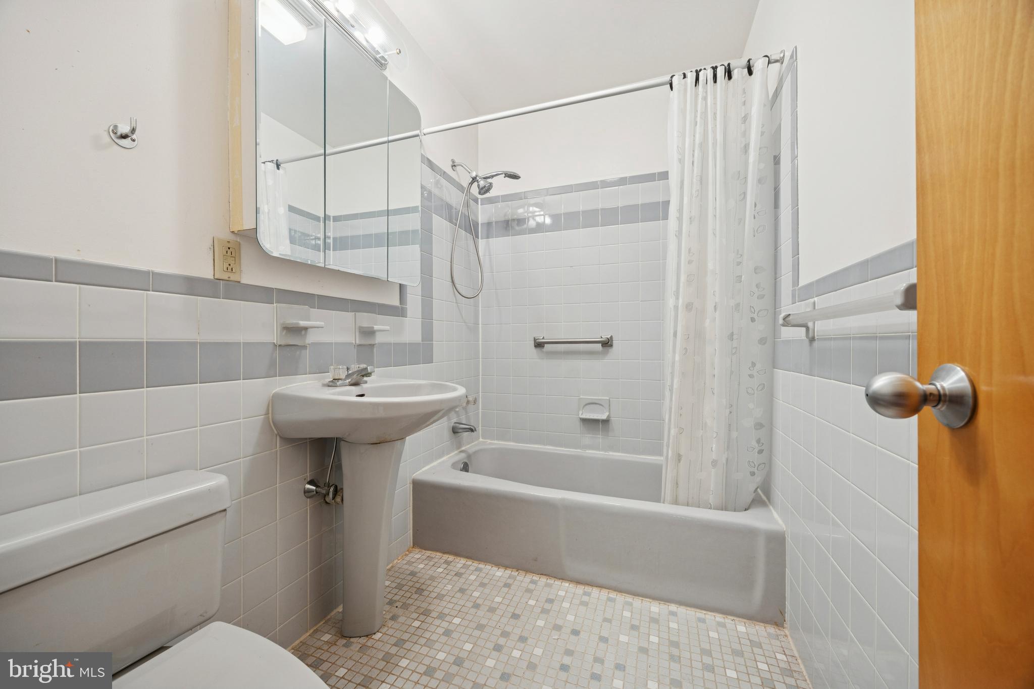 HUNTINGDON VALLEY - Residential