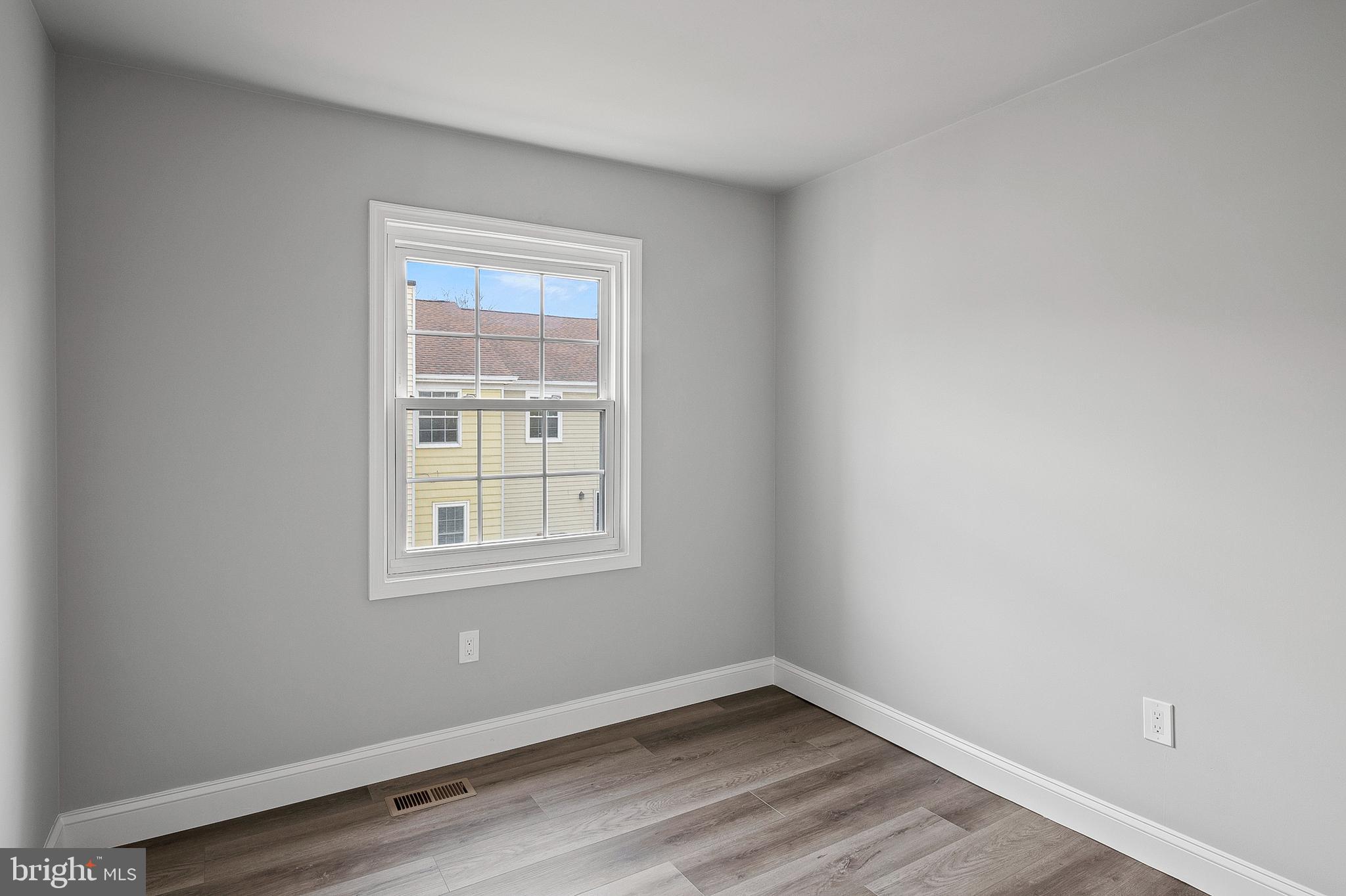 CROFTON MEWS CONDO - Residential Lease