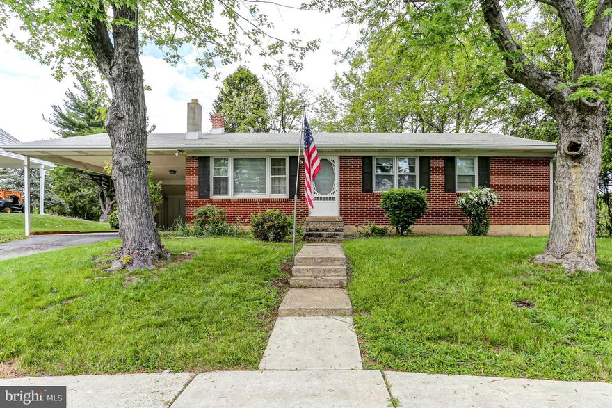 Welcome to your future home nestled in a charming established neighborhood that radiates warmth and community spirit! The kitchen has been updated providing a functional space and the original hard wood floors that could be refinished to really make this home shine! Backing up to an open space, this property offers a peaceful retreat. With Public sewer and water, you get the convenience and comfort. This is a fantastic opportunity to add your personal touch in a delightful setting - your future home awaits.
Multiple offers in hand - deadline 05/12/2025  6 PM