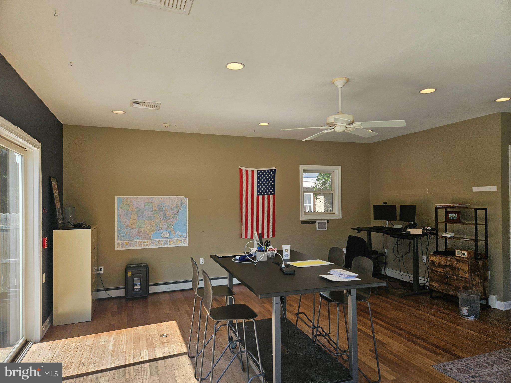 LAFAYETTE HILL - Commercial Sale