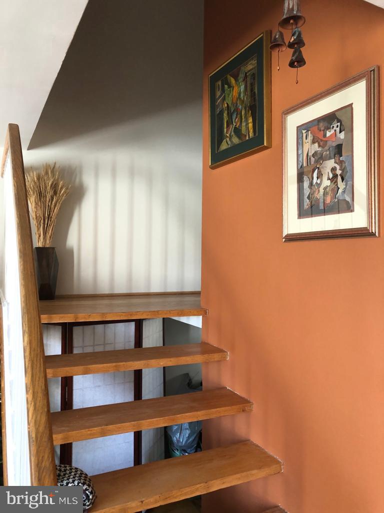 WHITEHALL - Residential