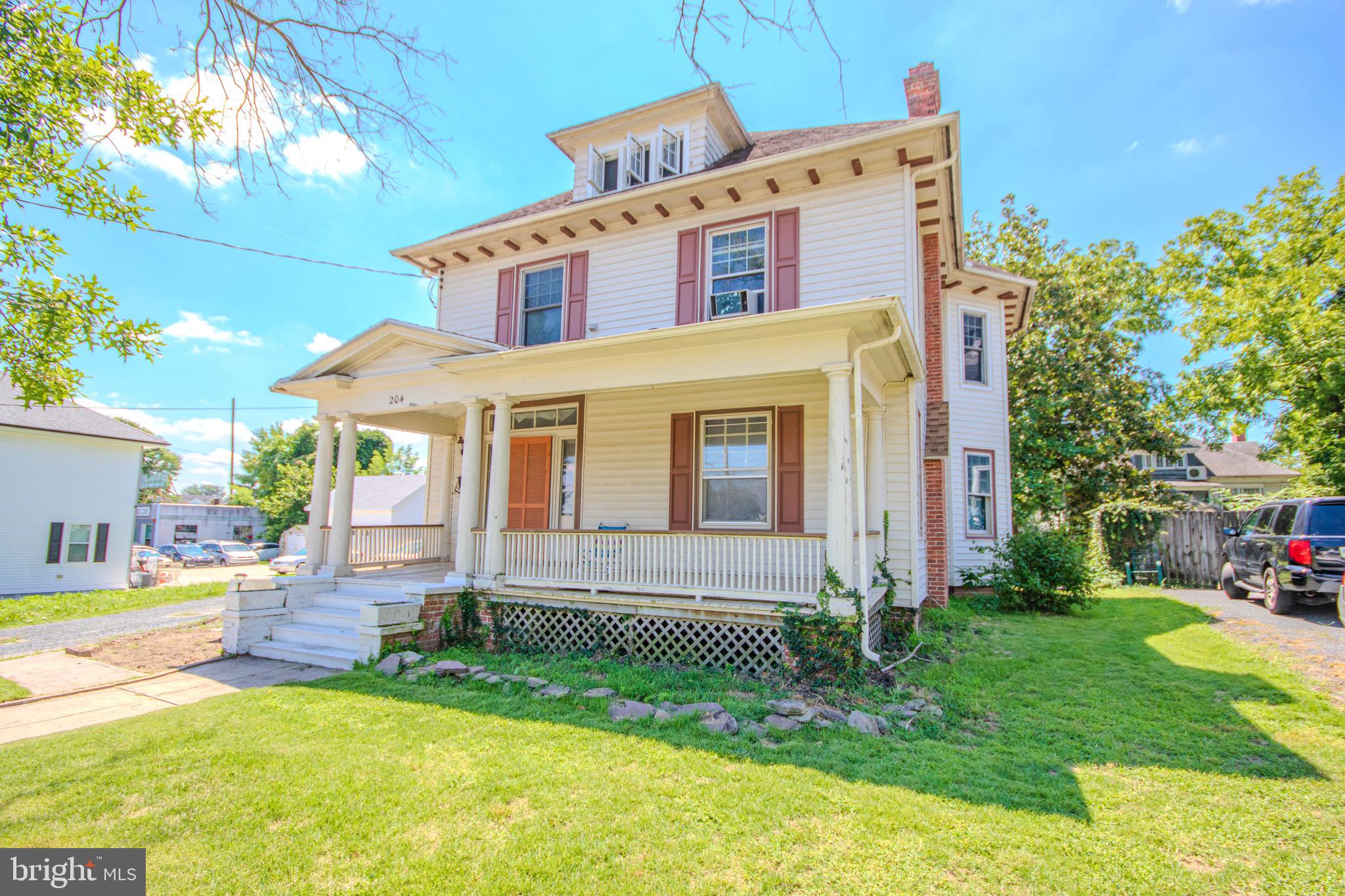 204 ELIZABETH STREET