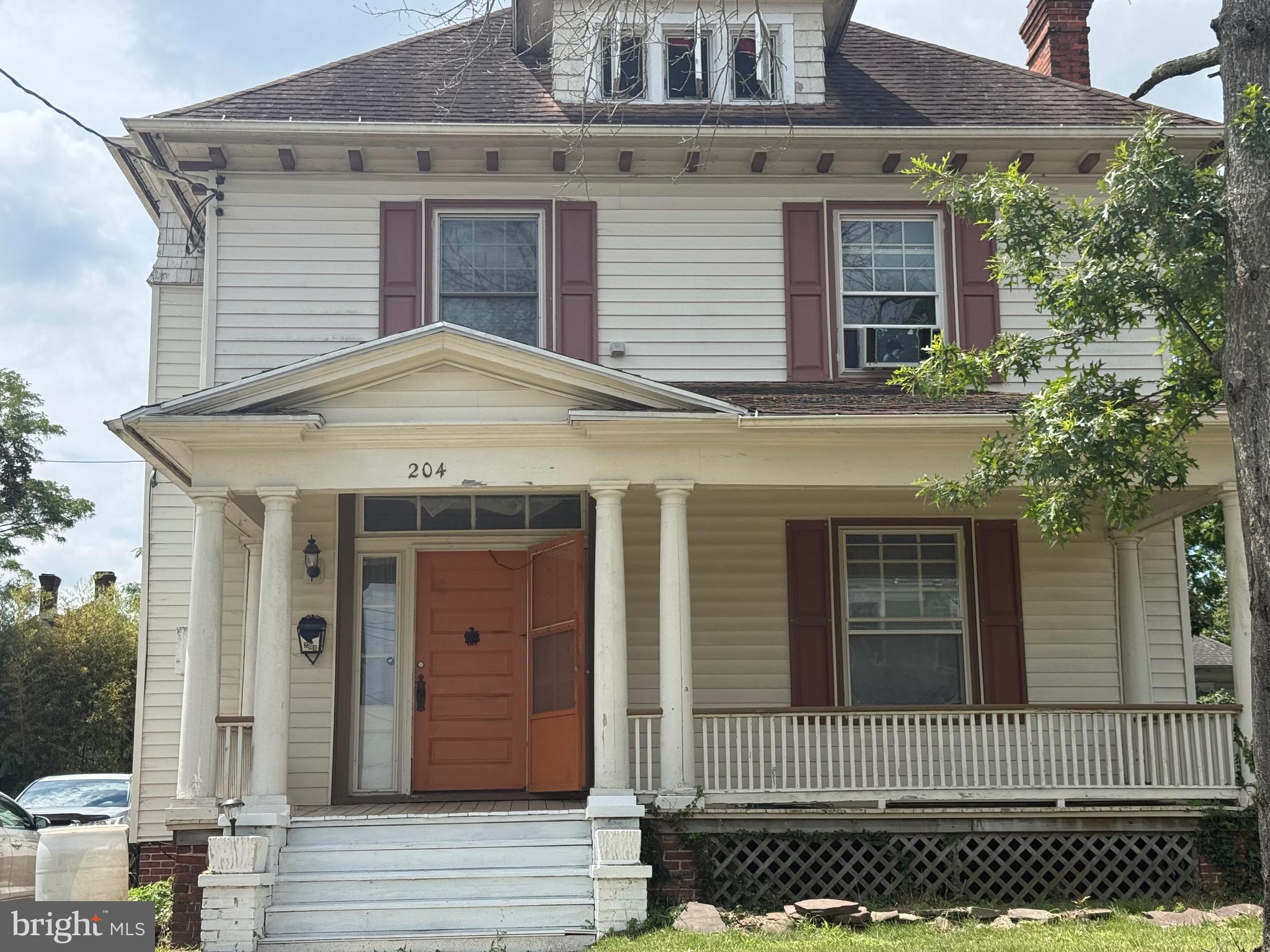 204 ELIZABETH STREET