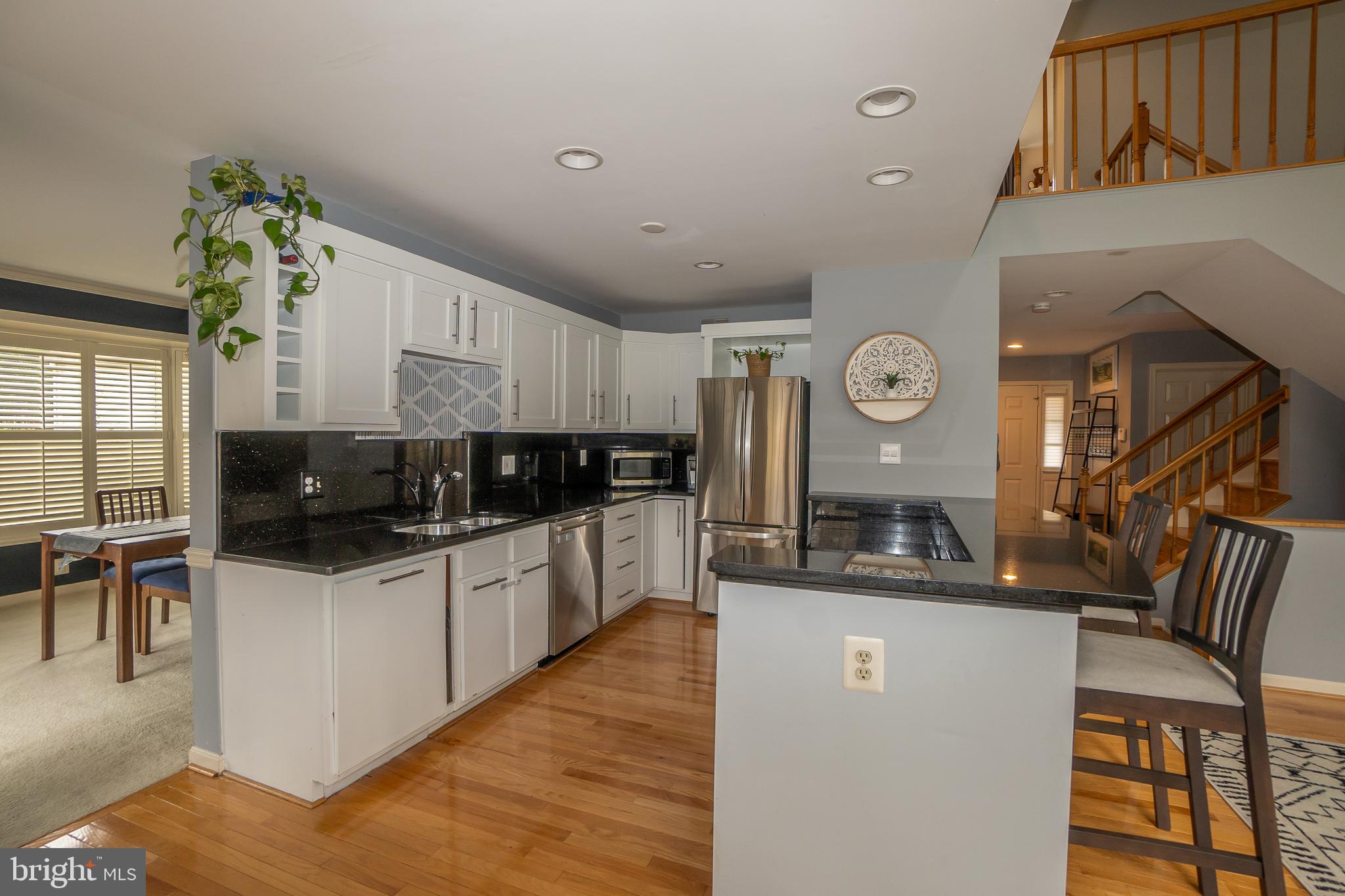 DUMONT OAKS - Residential