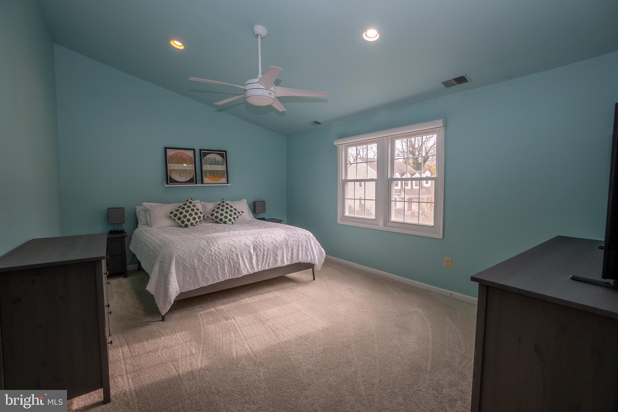 DUMONT OAKS - Residential