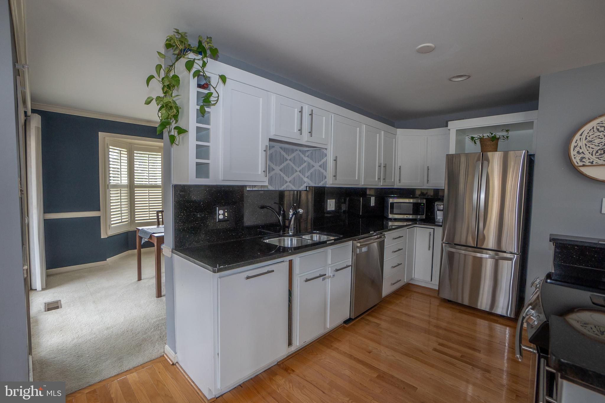 DUMONT OAKS - Residential