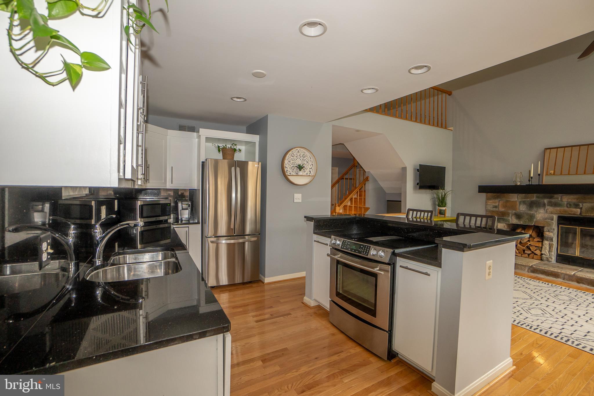 DUMONT OAKS - Residential