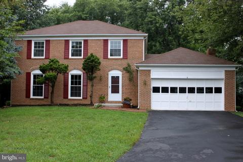 Brick colonial on CUL-DE-SAC. Renovated in 2011. Very nice neighborhood. Granite countertops & ceramic floor. Updated bath w/ceramic. Stainless steel appliances. Within 5 minutes driving to red line Metro, Close to shops, pool,ICC,370,270 Prefer long term lease.