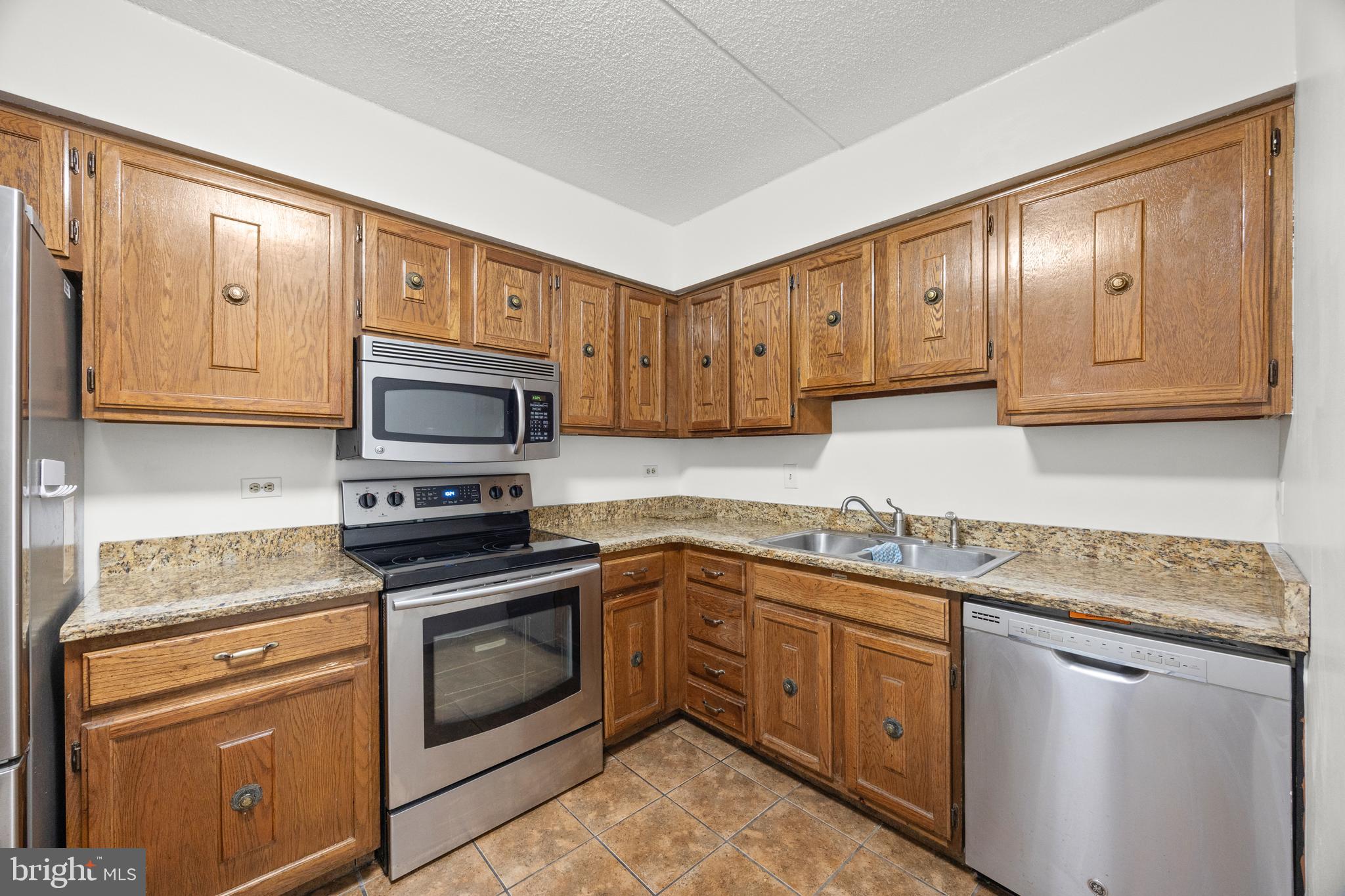 VALLEY FORGE TOWER - Residential