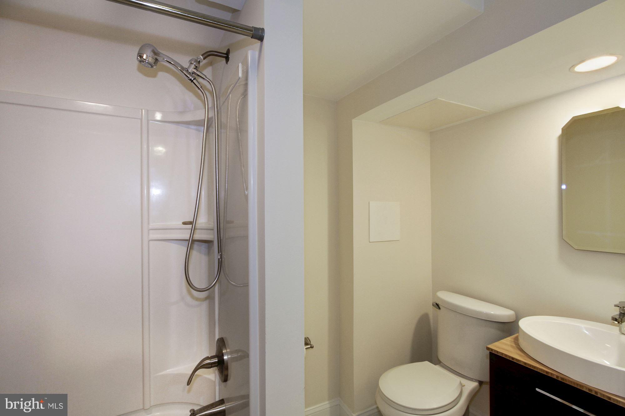 GARRETT PARK ESTATES - Residential Lease