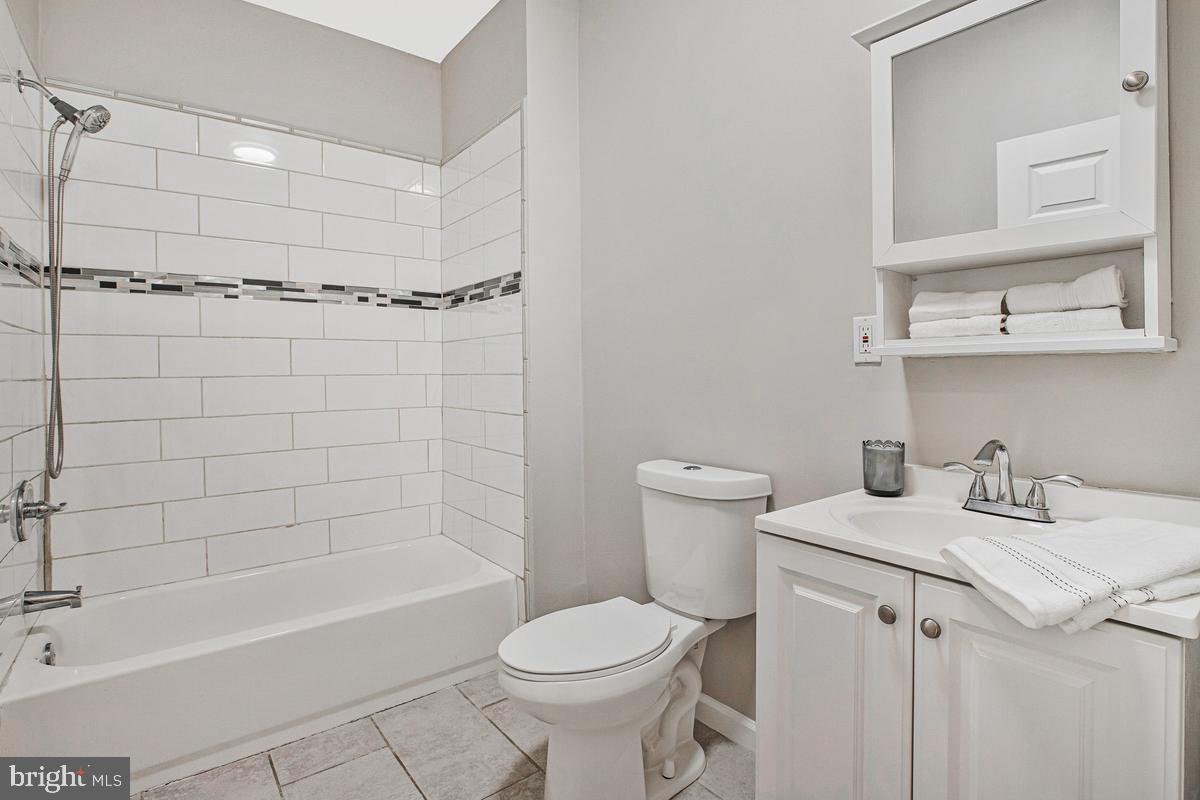 GARWYN OAKS - Residential