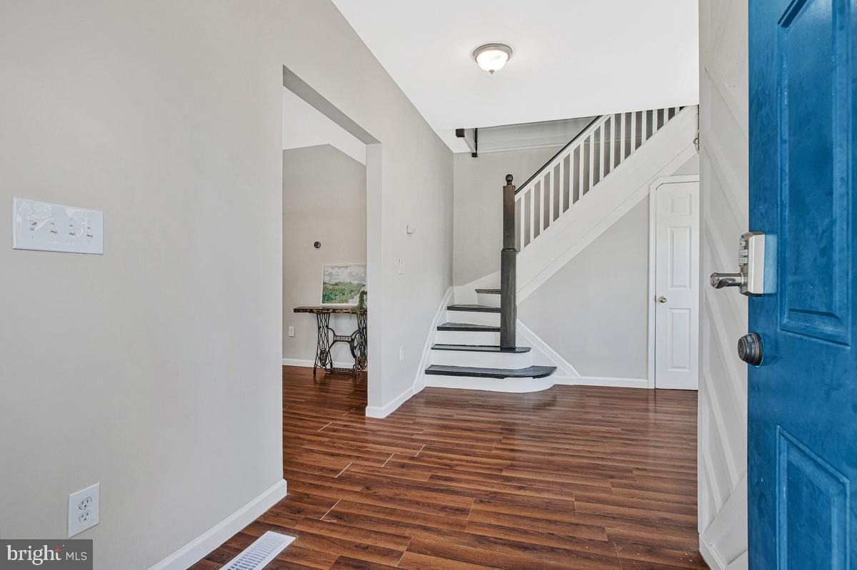 GARWYN OAKS - Residential