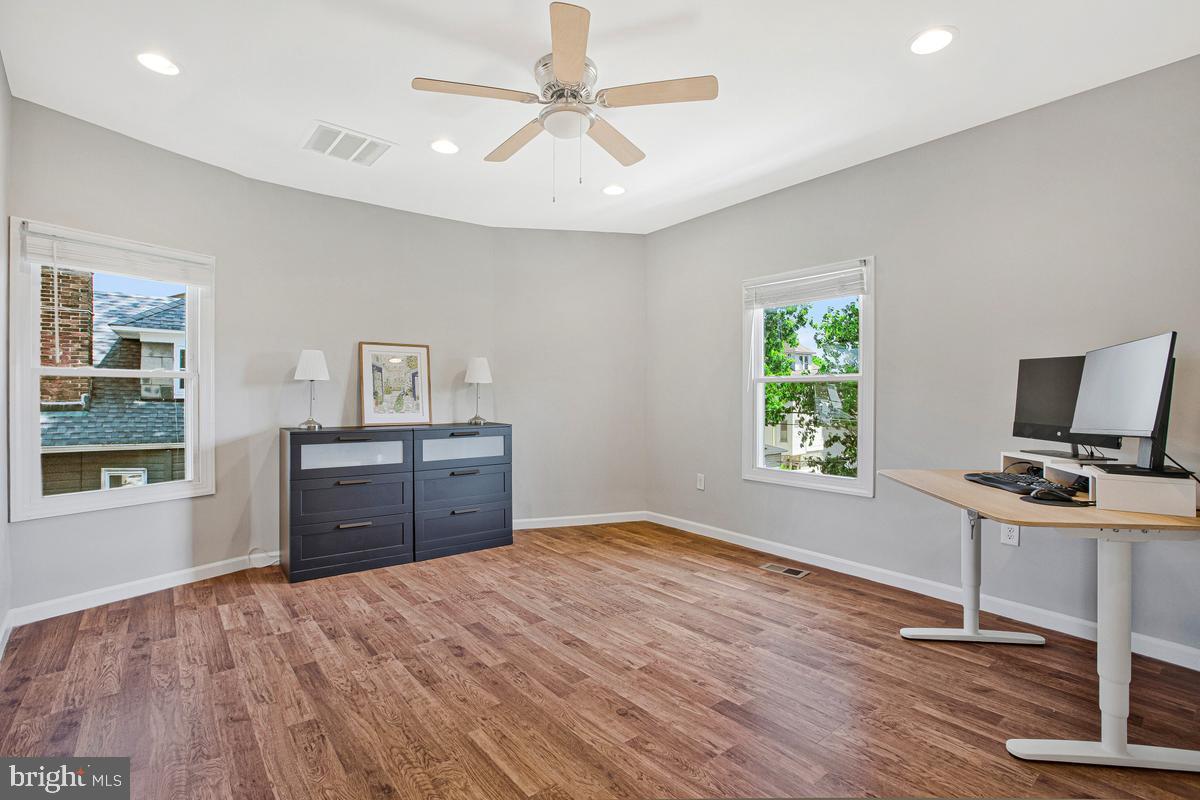 GARWYN OAKS - Residential
