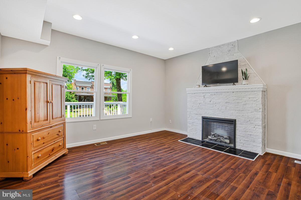 GARWYN OAKS - Residential