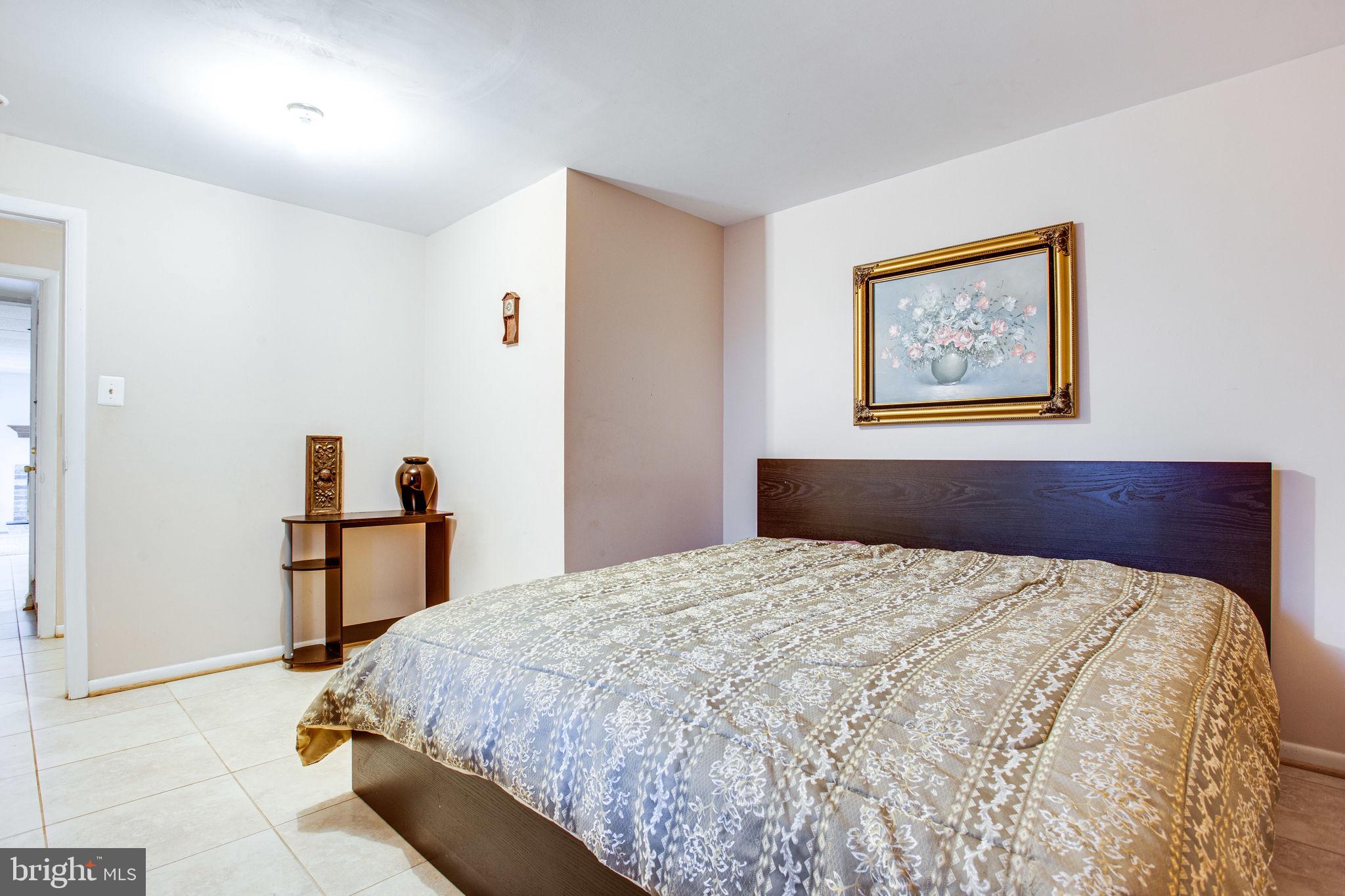 RELDA SQUARE - Residential Lease