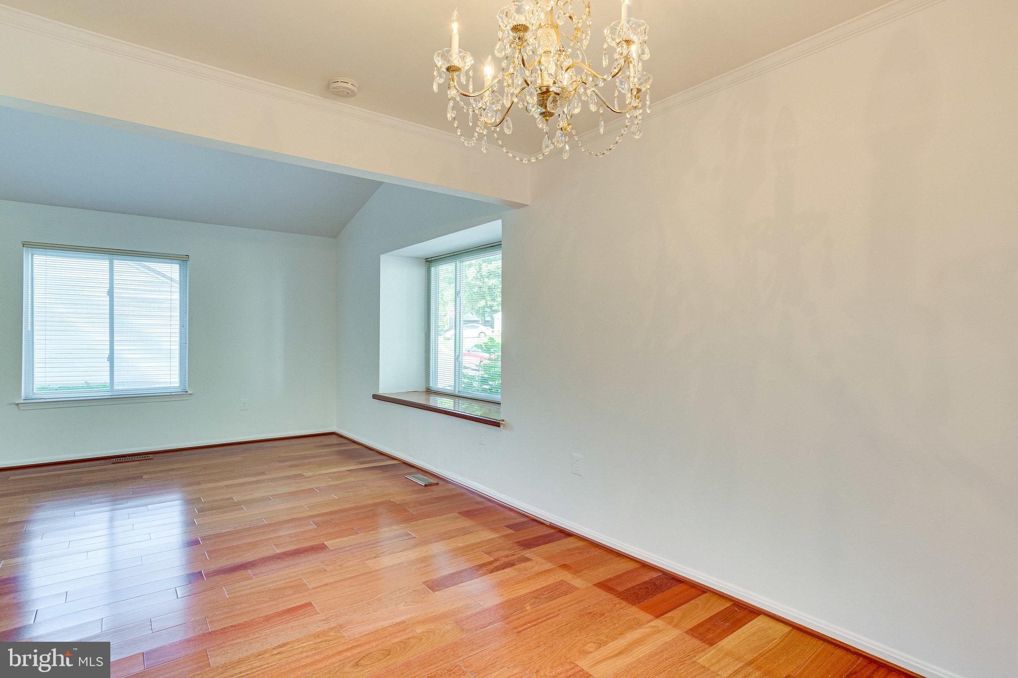 RELDA SQUARE - Residential Lease