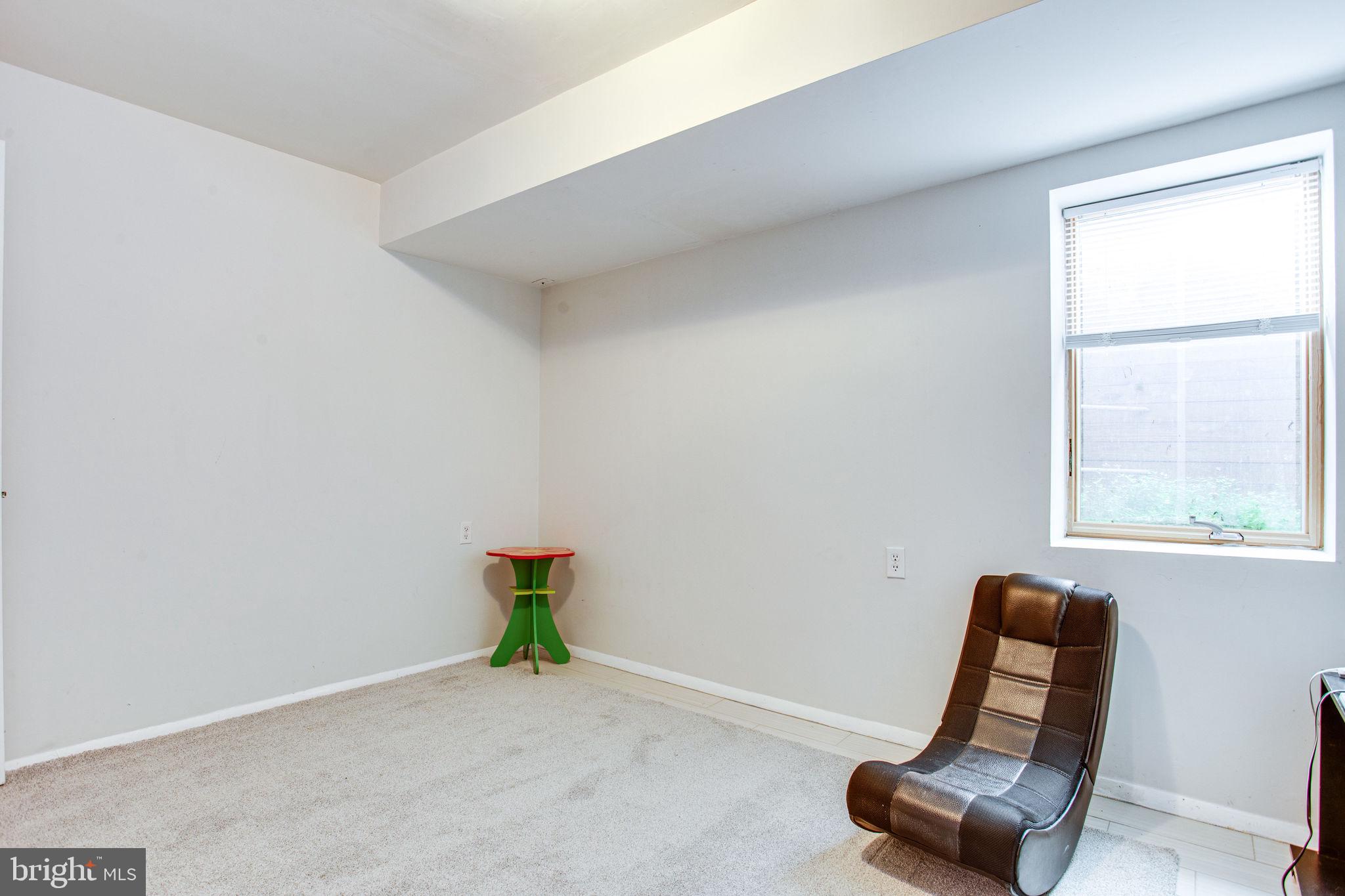 RELDA SQUARE - Residential Lease