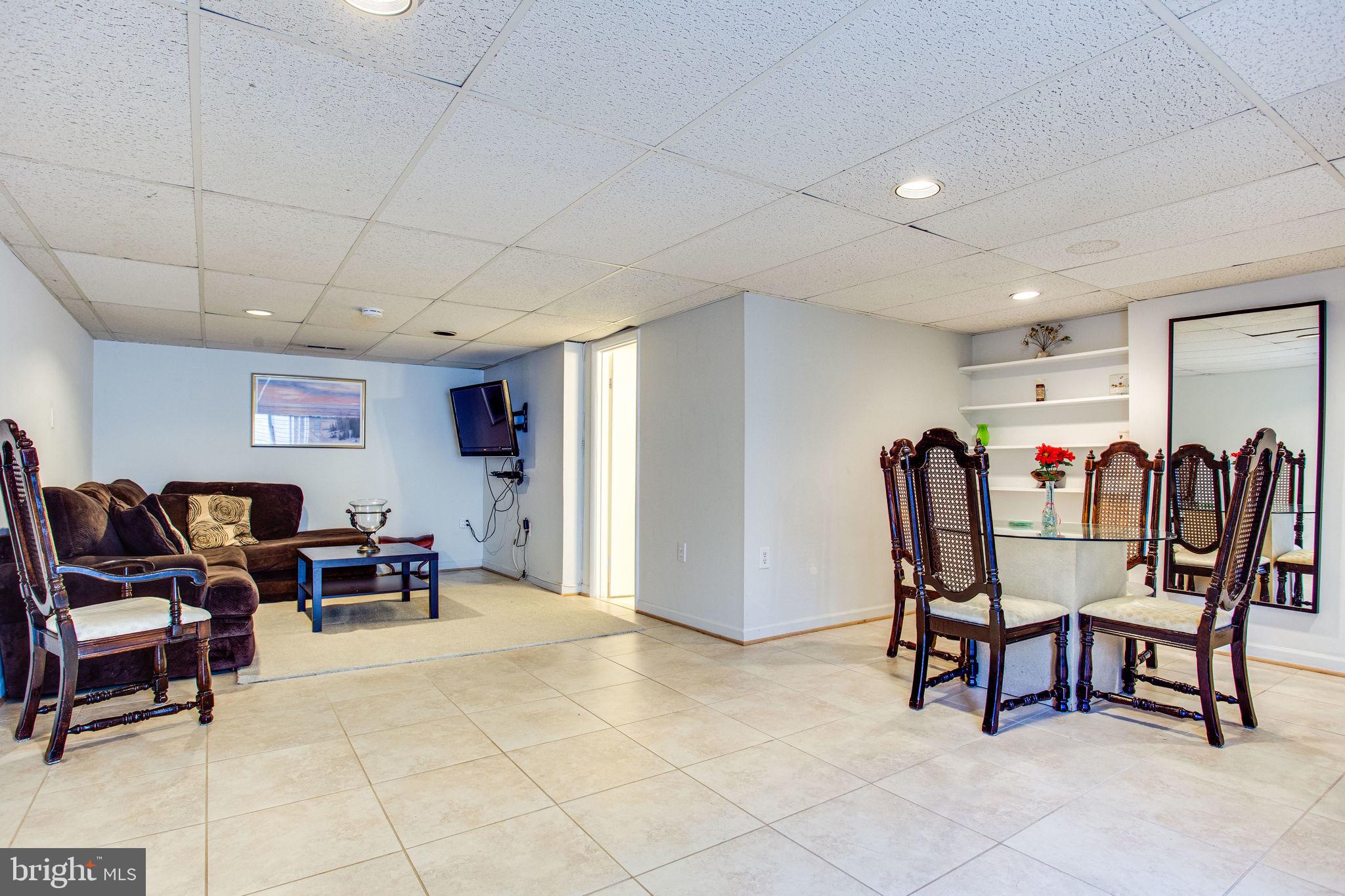 RELDA SQUARE - Residential Lease