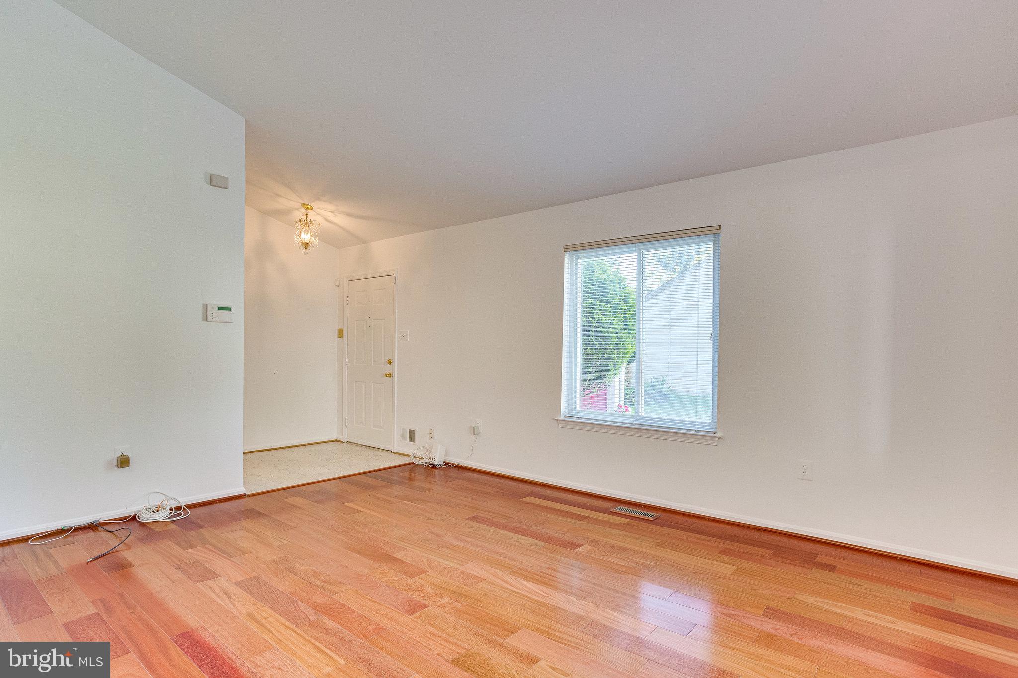 RELDA SQUARE - Residential Lease