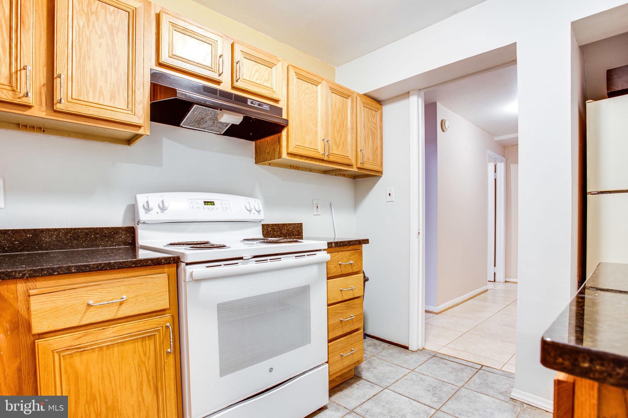 RELDA SQUARE - Residential Lease