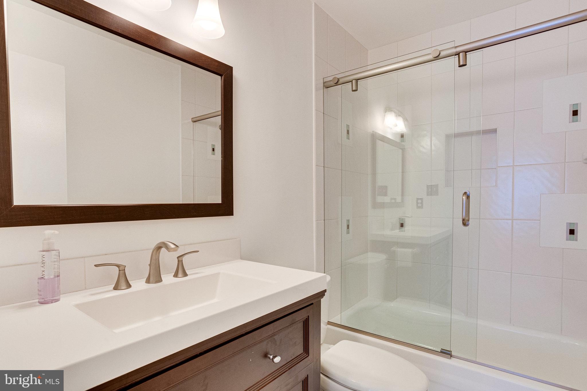 RELDA SQUARE - Residential Lease