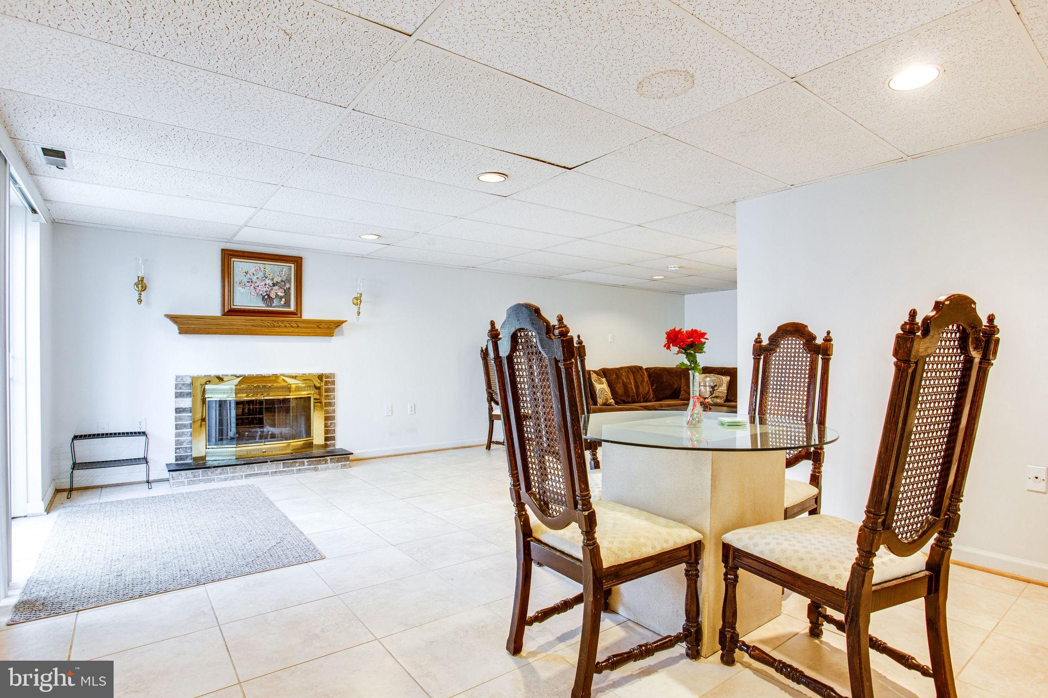 RELDA SQUARE - Residential Lease