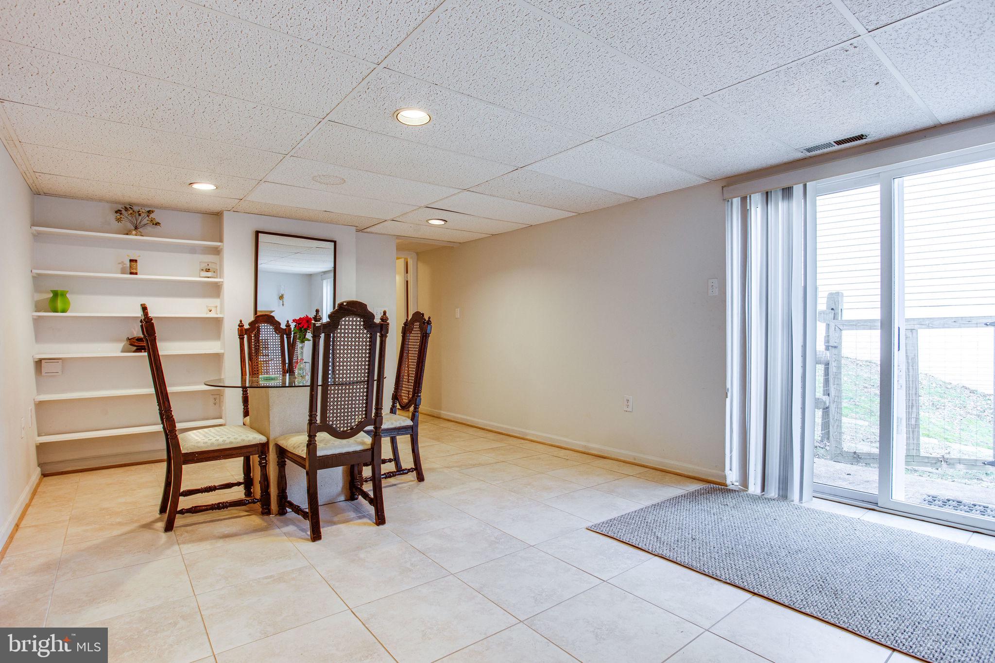 RELDA SQUARE - Residential Lease